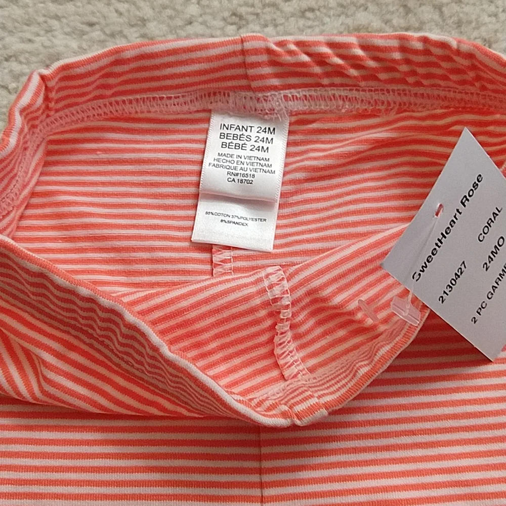 3/$33 NWT 2-pc Sweet Heart Rose Tunic and Capri Leggings 24M